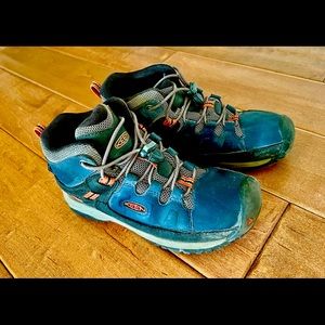 Keen hiking boots kids size 3